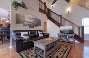 Smart-TV, peis, DVD-spiller og fotballspill