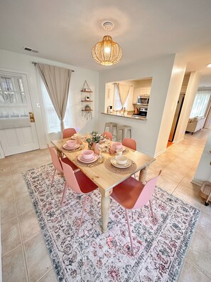 Dining - Boho Hideaway Townhome, 2br/2.5ba Near UofM/Highland Strip (Memphis)