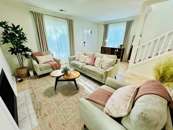 Smart TV - Boho Hideaway Townhome, 2br/2.5ba Near UofM/Highland Strip (Memphis)