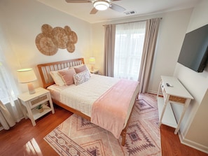 2 bedrooms, iron/ironing board, free WiFi, bed sheets - Boho Hideaway Townhome, 2br/2.5ba Near UofM/Highland Strip (Memphis)