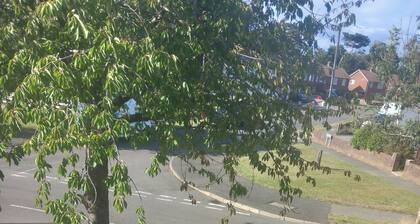 Cozy Bromley Hideaway - Perfect for Couples