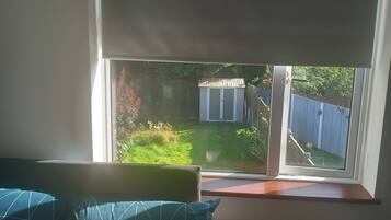 House | 1 bedroom, iron/ironing board, free WiFi, bed sheets