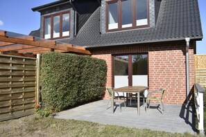 Standard Room, Non Smoking, Garden View | Terrace/patio - Pension zur Schleuse (Witzeeze)