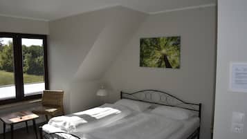 Chambre Standard, non-fumeurs, vue jardin | Coin séjour | Télévision à écran plat de 55 pouces avec chaßnes numériques