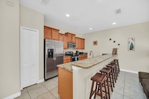 Fridge, microwave, oven, stovetop - Beautiful Relaxing 4 Bed Town Home Close to Disney-8940MPR (Kissimmee)