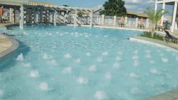 Piscina all'aperto, una piscina riscaldata