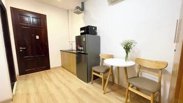 Fridge, microwave, stovetop, electric kettle