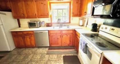 Charming 3-bedroom house in superb Aiken with AC, WiFi