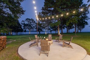Property grounds - Chic Lakefront Home | Majestic Views | Cowboy Pool | Outdoor Cinema | Water Toys (Broaddus)