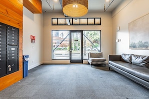 Interior - Top of the Hill Nested Loft (Seattle)