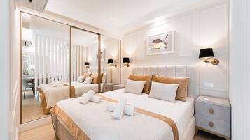 Tabla de planchar con plancha, Internet, ropa de cama