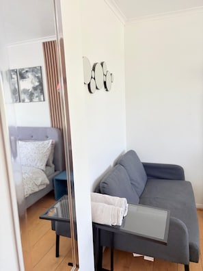 Standard dubbelrum - delat badrum - utsikt mot trädgården | 1 sovrum, arbetsyta för laptop och gratis wi-fi