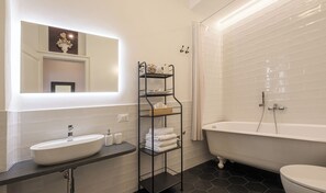Hair dryer, bidet, towels, soap - Donna Laura Apartments - Charme Sicilian Living (Siracusa)