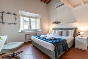 3 slaapkamers, een strijkplank/strijkijzer, reisbedje, gratis wifi