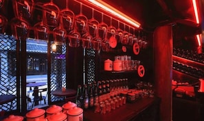 Bar (trong khuôn viên)