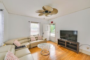 TV - 9 Mi to Dtwn Boston: Cozy Malden Apartment (Malden)