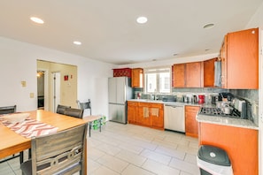 Fridge, microwave, stovetop, dishwasher