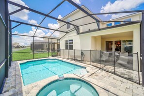 Outdoor pool - Spacious 7-Bed Pool Home with Game Room and Private Pool (Kissimmee)