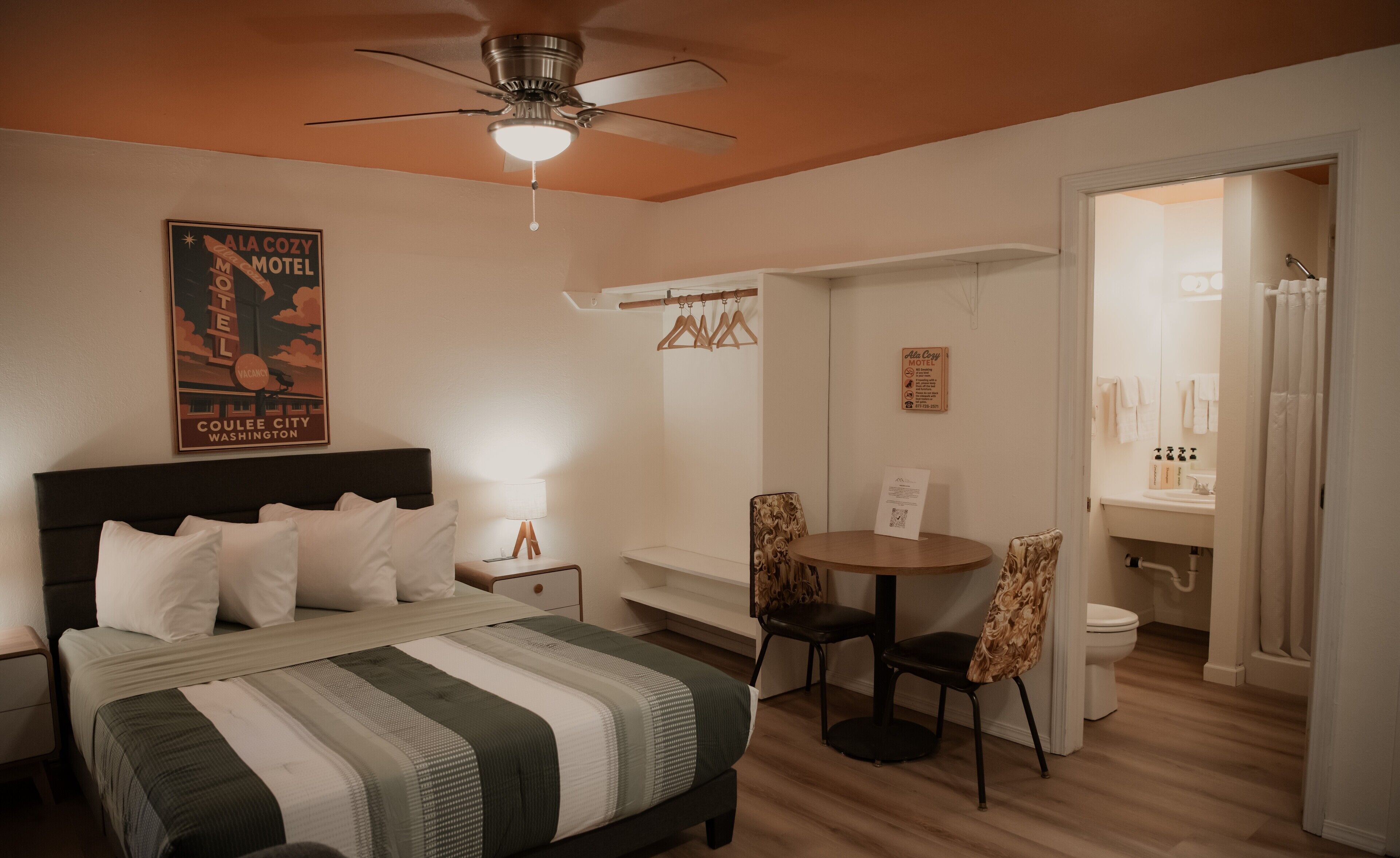 Basic Single Room, 1 Queen Bed | Free WiFi