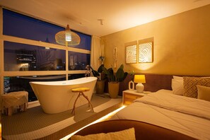 1 bedroom, iron/ironing board, internet, bed sheets - Ancestral SampaSky: bathtub and view on the 19th (São Paulo)