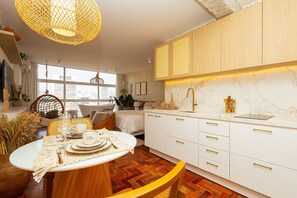 Interior - Ancestral SampaSky: bathtub and view on the 19th (São Paulo)