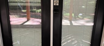 Beneath Georgia Pine apartment with AC, WiFi in lovely Lawrenceville