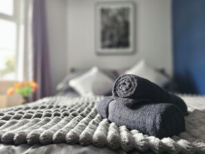 2 chambres, fer et planche à repasser, Wi-Fi, draps fournis