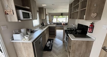 Berwick-upon-tweed - Caravan - Sleeps 6 - Parking