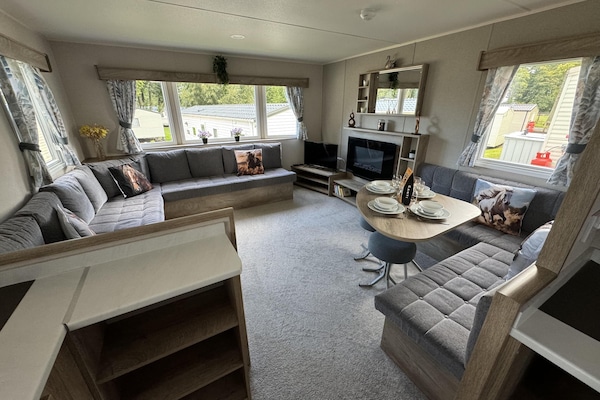 Apartment | Living area | TV, fireplace