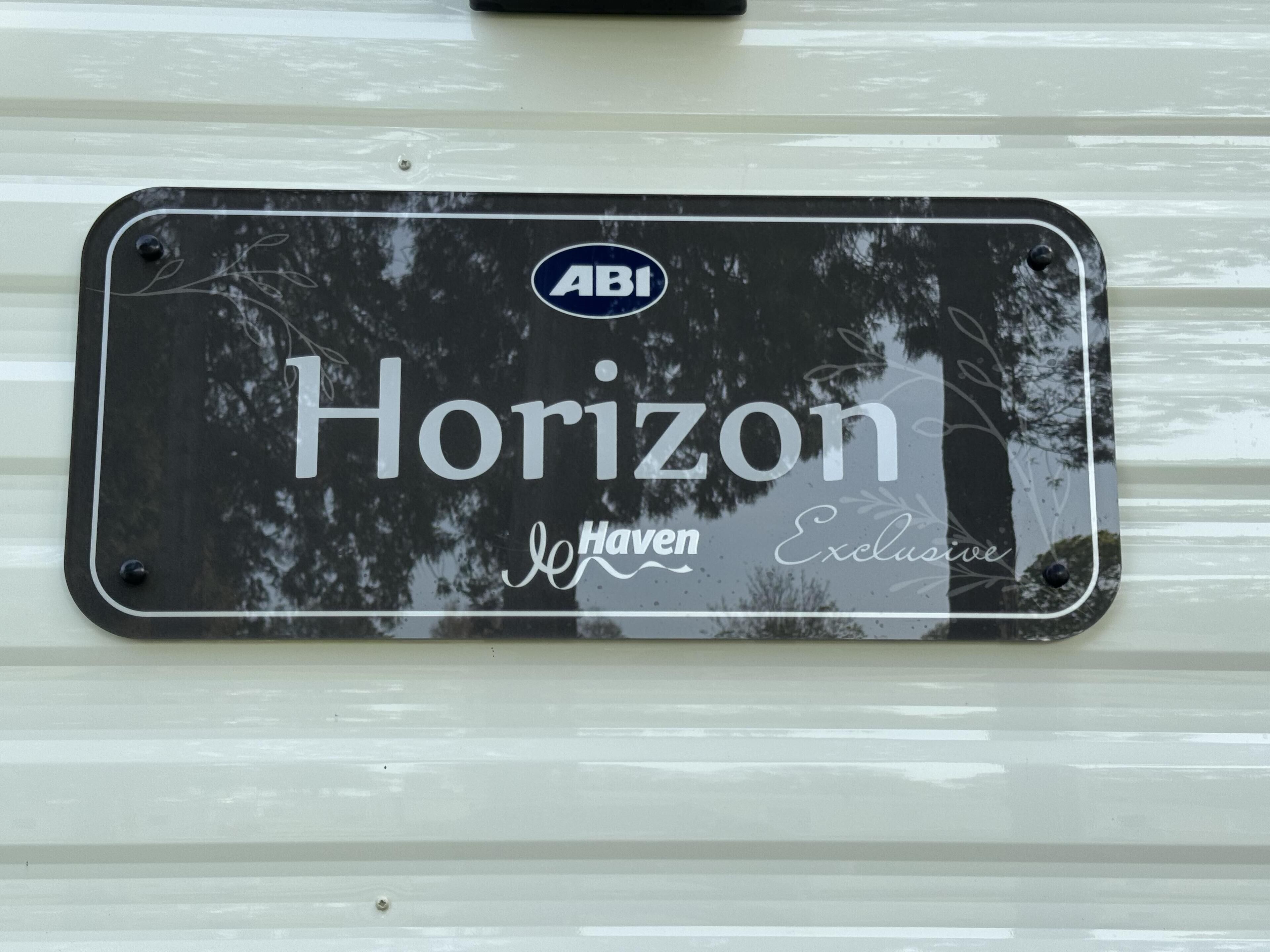 A black license plate with "Horizon" and "Haven Exclusive" on a white background.