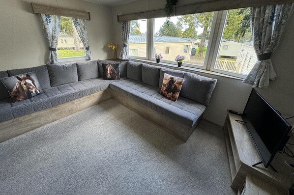 Apartment | Living area | TV, fireplace