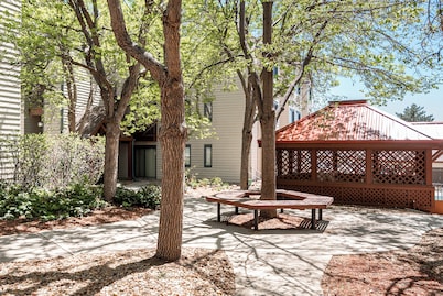 Cozy Studio Unit in DTC