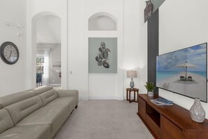 TV - 4 Bedrooms/ 3 Bathrooms/ Solterra (4072 OD) (Davenport)