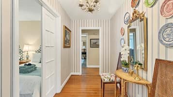 5 habitaciones, tabla de planchar con plancha, cuna de viaje y wifi