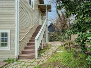 Apartment - Medford Home and 2 Condos With Pool and Hot tub (Medford)