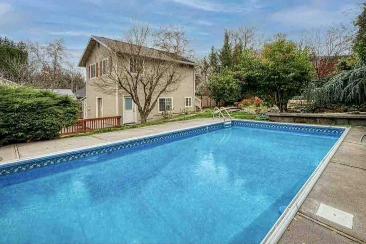 6 bedrooms