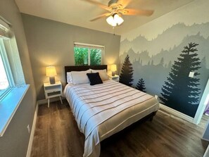 3 bedrooms - Enchanting Getaway: Farmhouse and Tiny House Duo (Jacksonville)
