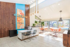 Apartment - Midland Condo With Pool (Midland)