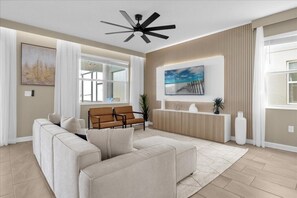 TV - 9 Bedrooms / 5 Bathrooms / Storey Lake (4629 TB) (Kissimmee)