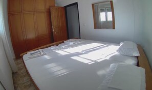 1 bedroom, in-room safe, iron/ironing board, free WiFi - The Villa with the Aromatic Herbs (Thermaikos)