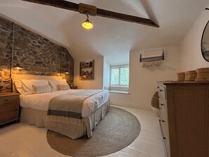 1 bedroom, WiFi, bed sheets - The Old Gallery - Charming Coastal Escape For Two (Mousehole)