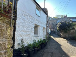 المنطقة المحيطة بالمنشأة