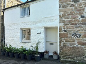 تفاصيل الفندق من الخارج