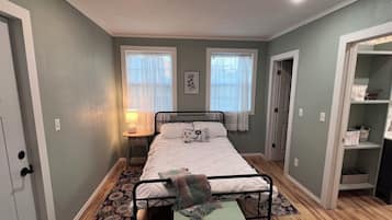 3 Schlafzimmer, Schreibtisch, Bügeleisen/Bügelbrett, kostenloses WLAN