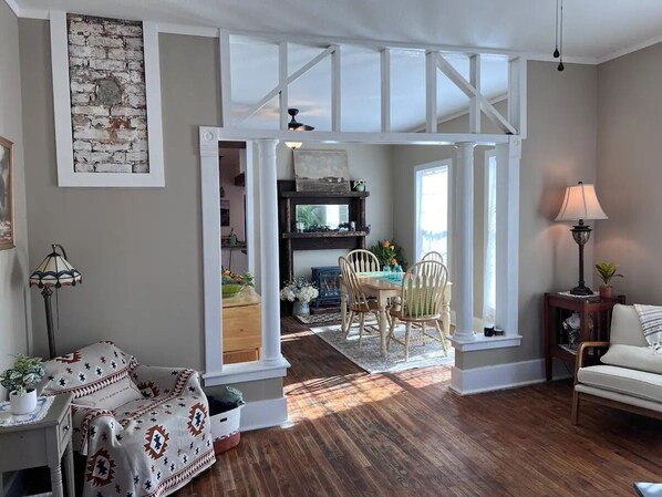 Interior - Charming 3-bedroom Craftsman house in delightful Willow Springs, MO (Willow Springs)