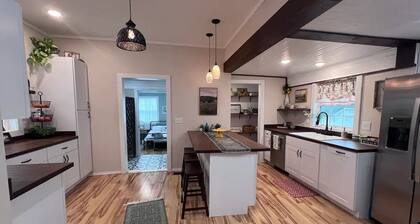 Charming 3-bedroom Craftsman house in delightful Willow Springs, MO
