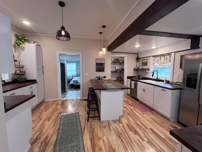 Charming 3-bedroom Craftsman house in delightful Willow Springs, MO