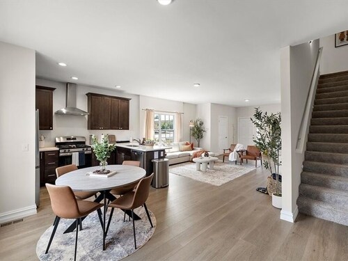 Wow! Stunning 2-bedroom home in Ann Arbor, 9 minute drive to campus & stadium!