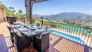 Villa | Outdoor dining