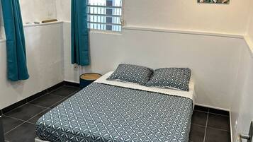 3 chambres, fer et planche à repasser, lit parapluie, Wi-Fi gratuit